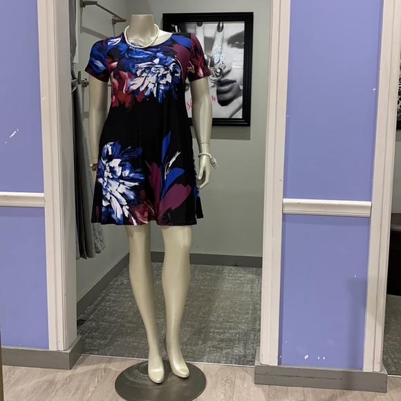 Women’s Floral Pocket Dress - Picture 5 of 15